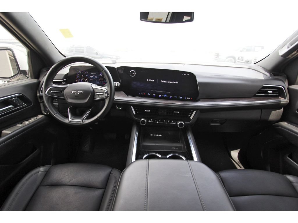Used 2025 Chevrolet Suburban Z71 AWD/4WD image 9