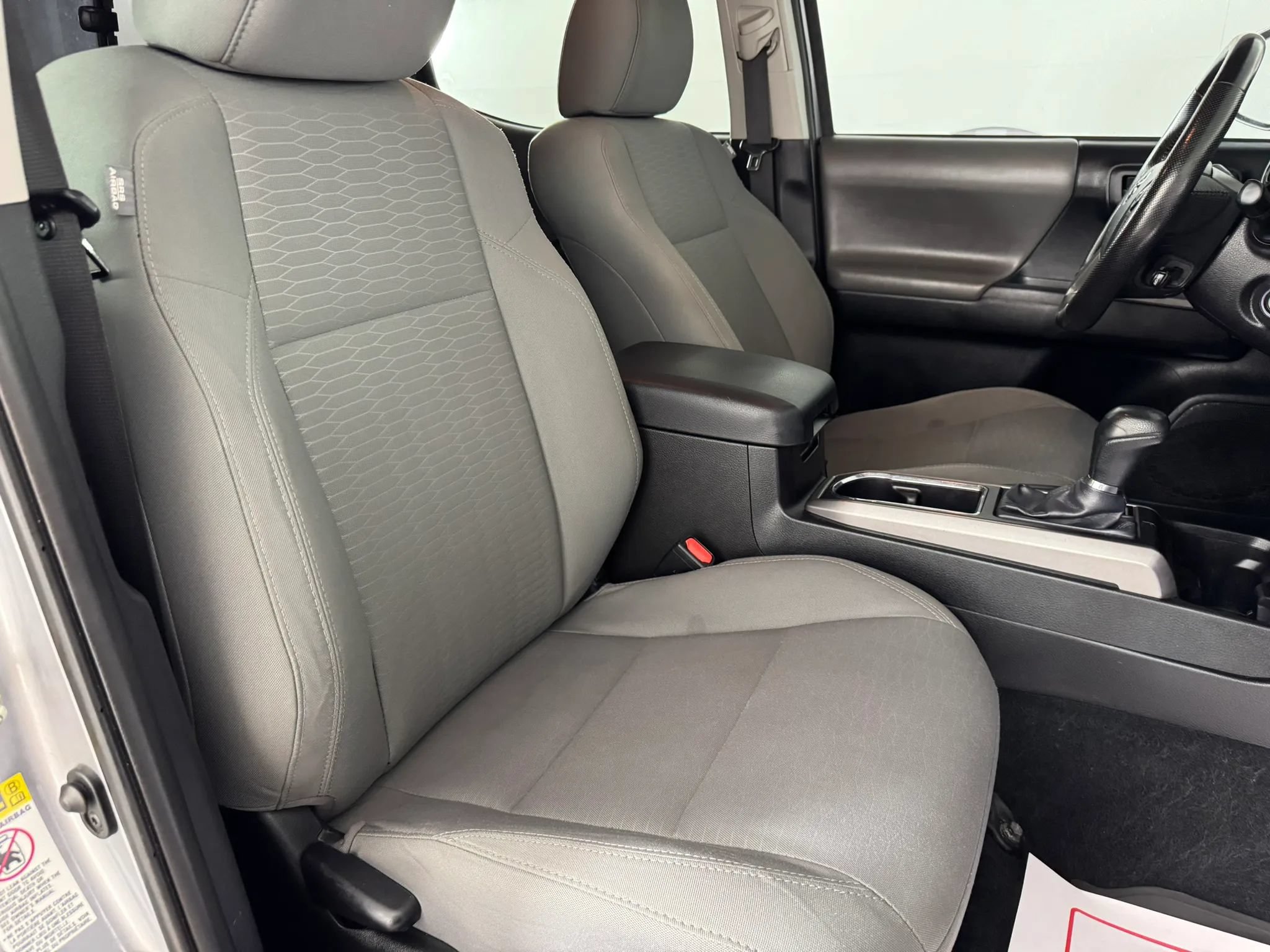 Used 2016 Toyota Tacoma SR5 w/ SR5 Appearance Package (SN) AWD/4WD image 30