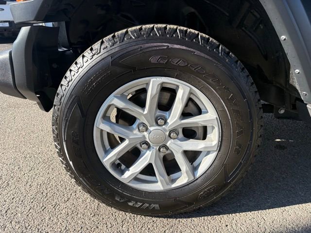Used 2023 Jeep Wrangler Sport S image 13