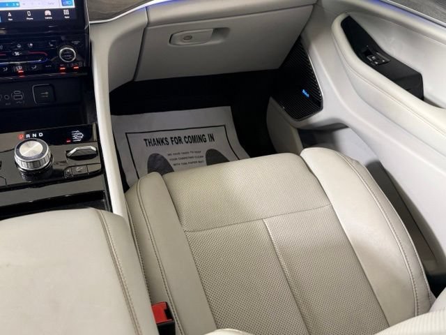 Used 2022 Jeep Grand Cherokee L Overland w/ Luxury Tech Group IV AWD/4WD image 28