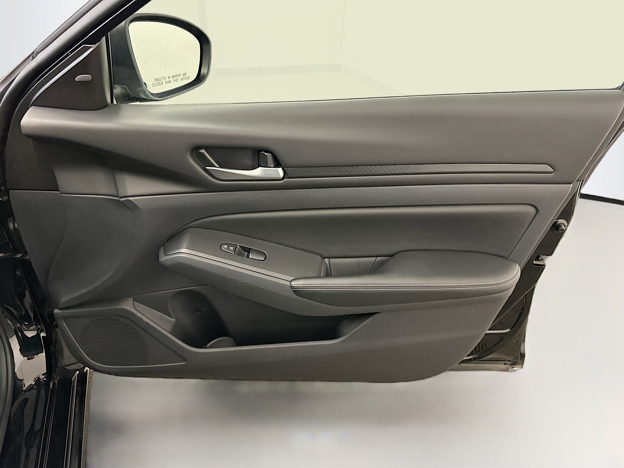 Used 2025 Nissan Altima 2.5 SV image 32