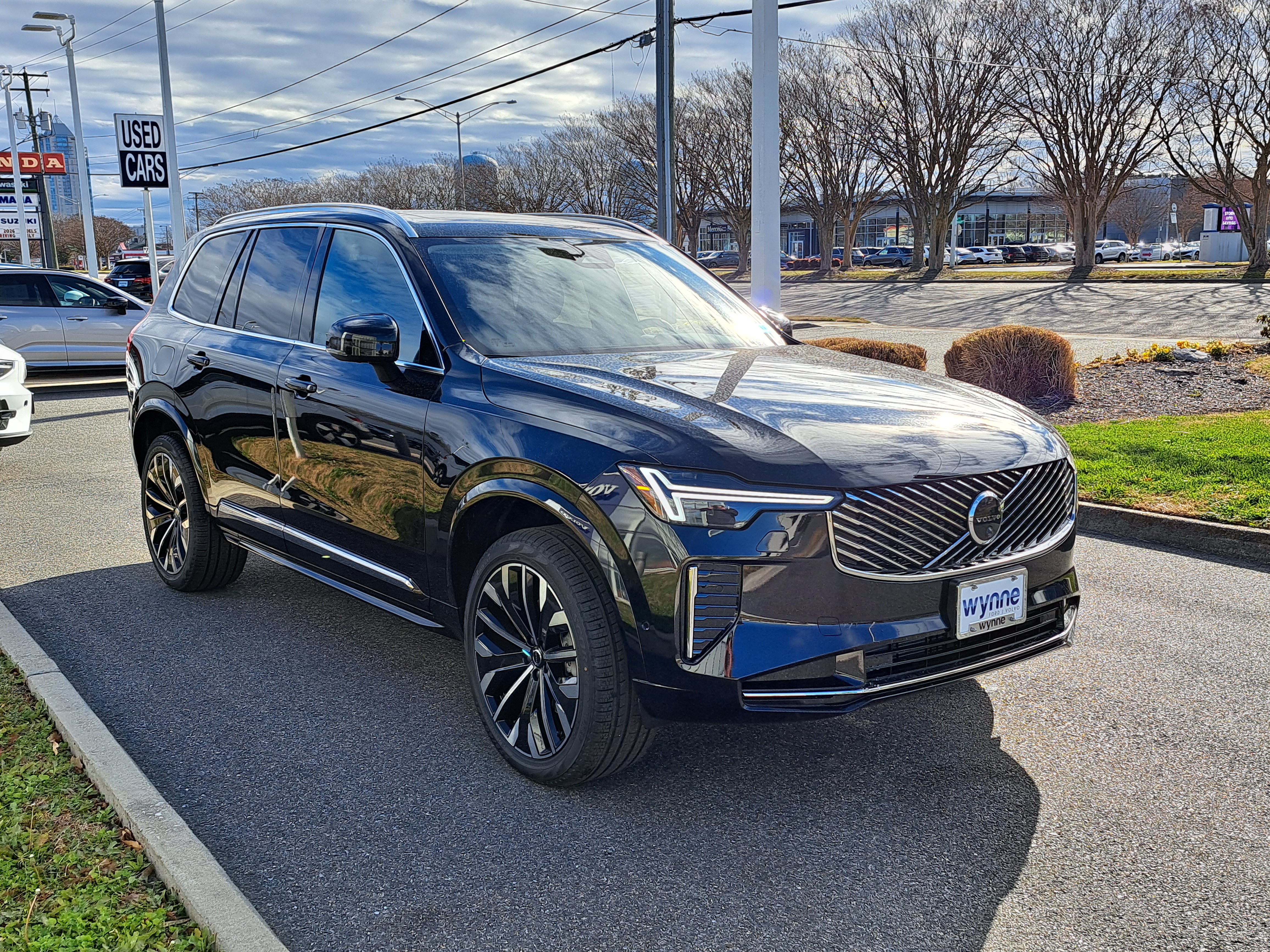 New 2026 Volvo XC90 B6 Plus w/ Protection Package Premier AWD/4WD image 2