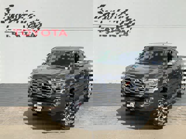 Used 2018 Toyota Tacoma Limited image 1