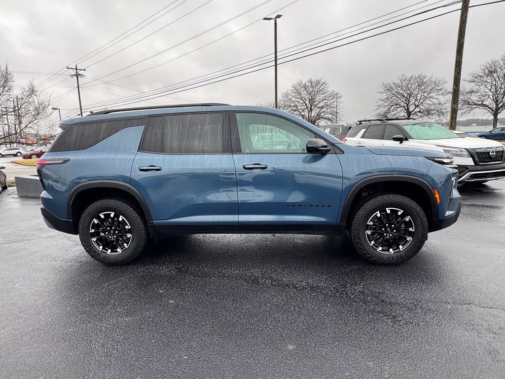 Used 2024 Chevrolet Traverse Z71 image 2