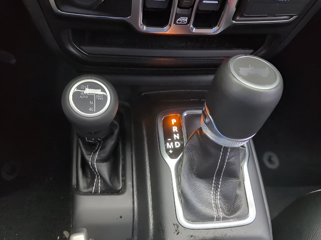 Used 2023 Jeep Wrangler Unlimited Sahara w/ Cold Weather Group AWD/4WD image 23