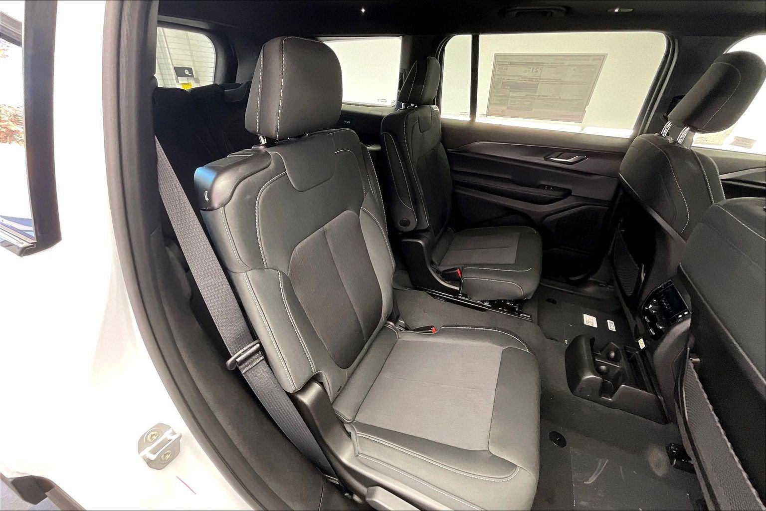 New 2026 Jeep Grand Cherokee L 4WD image 10