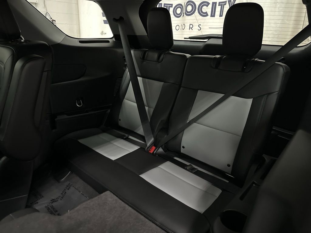 Used 2023 Ford Explorer XLT w/ Equipment Group 202A AWD/4WD image 24