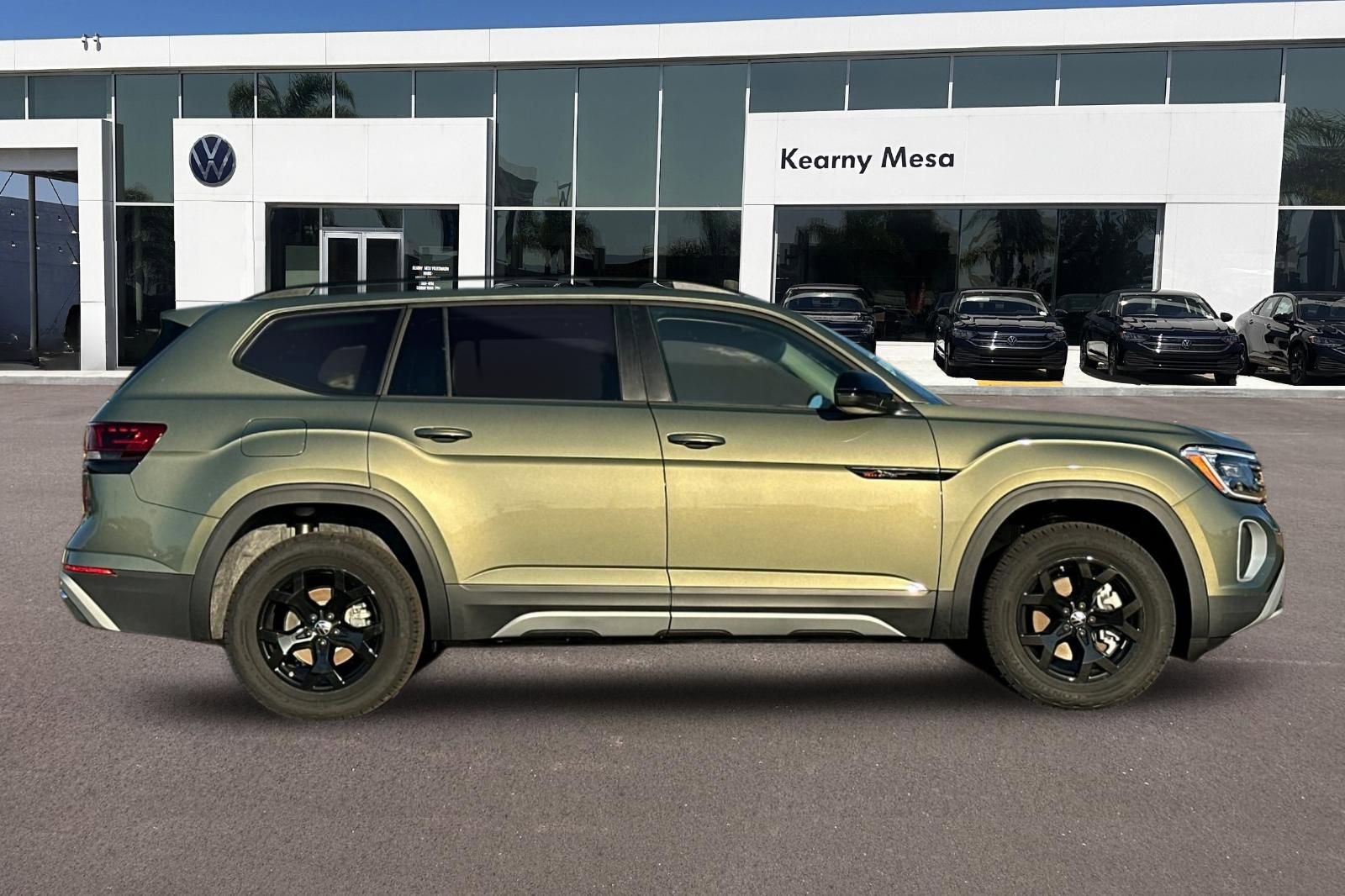 New 2026 Volkswagen Atlas Peak Edition AWD/4WD image 3