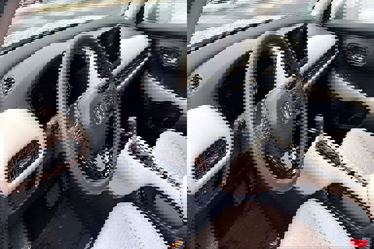 Used 2025 Honda HR-V LX image 17