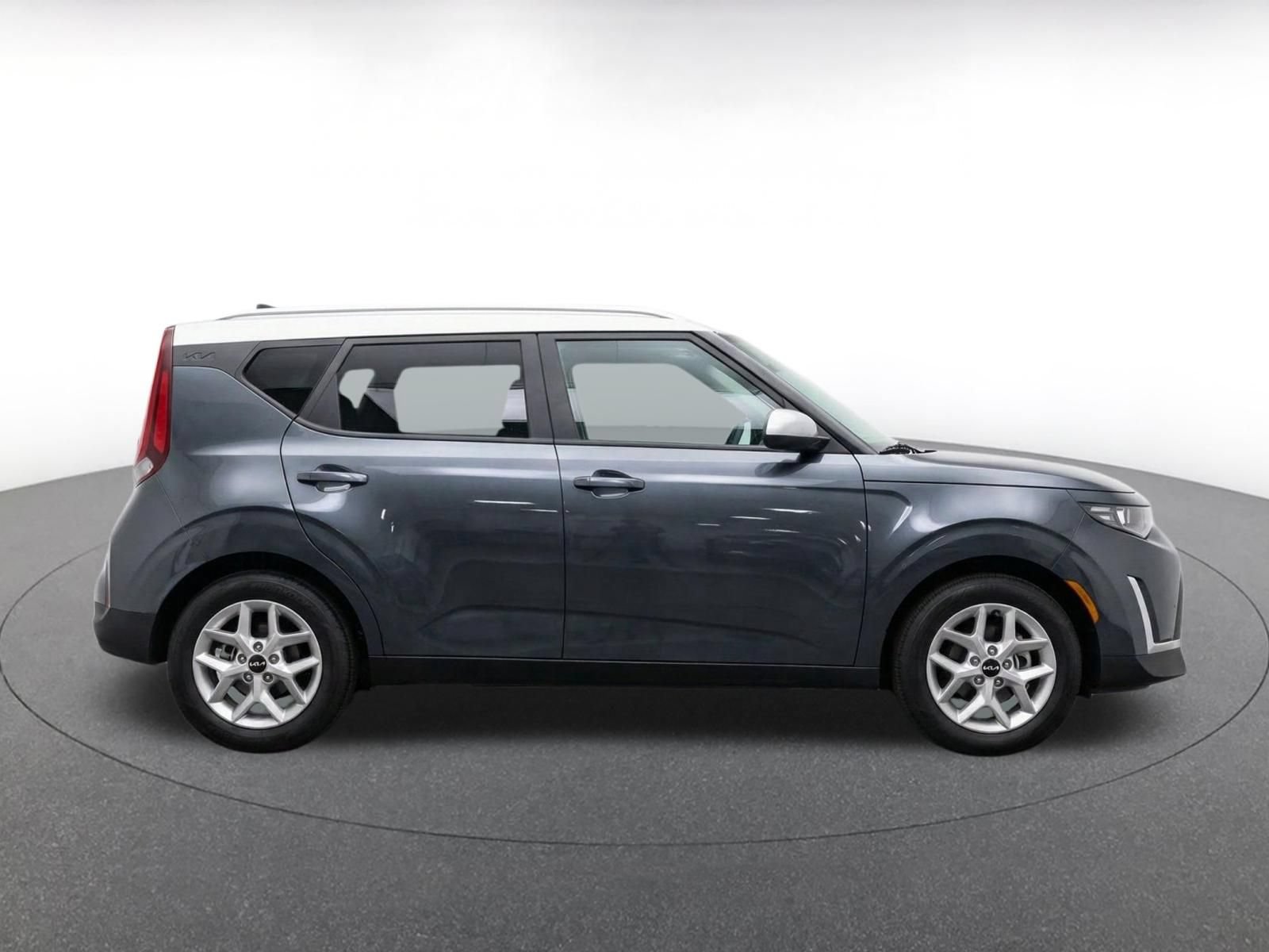 Used 2025 Kia Soul LX w/ LX Technology Package FWD image 10
