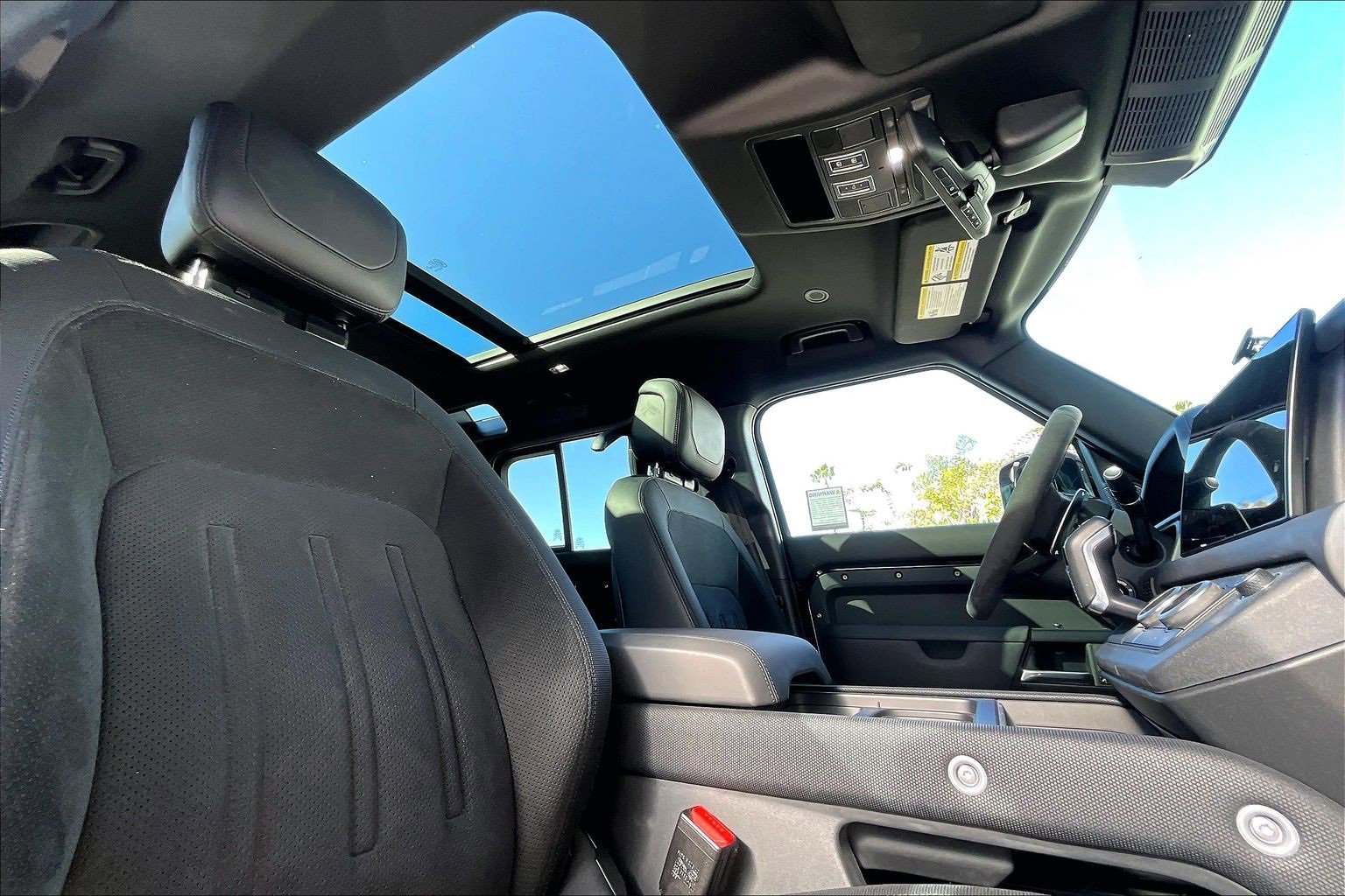 Used 2023 Land Rover Defender 110 V8 image 22