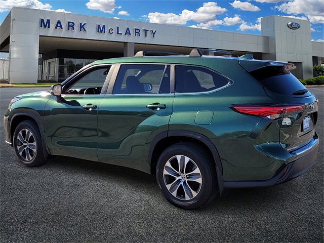 Used 2023 Toyota Highlander XLE image 5