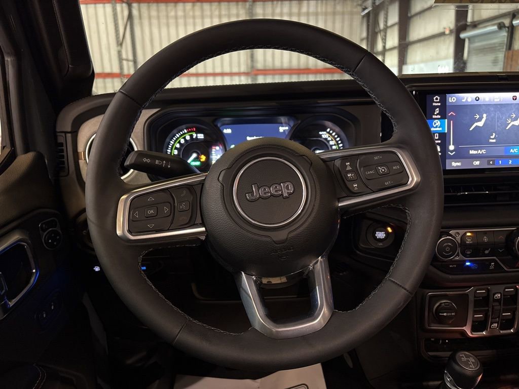 Used 2025 Jeep Wrangler Unlimited Sahara image 22