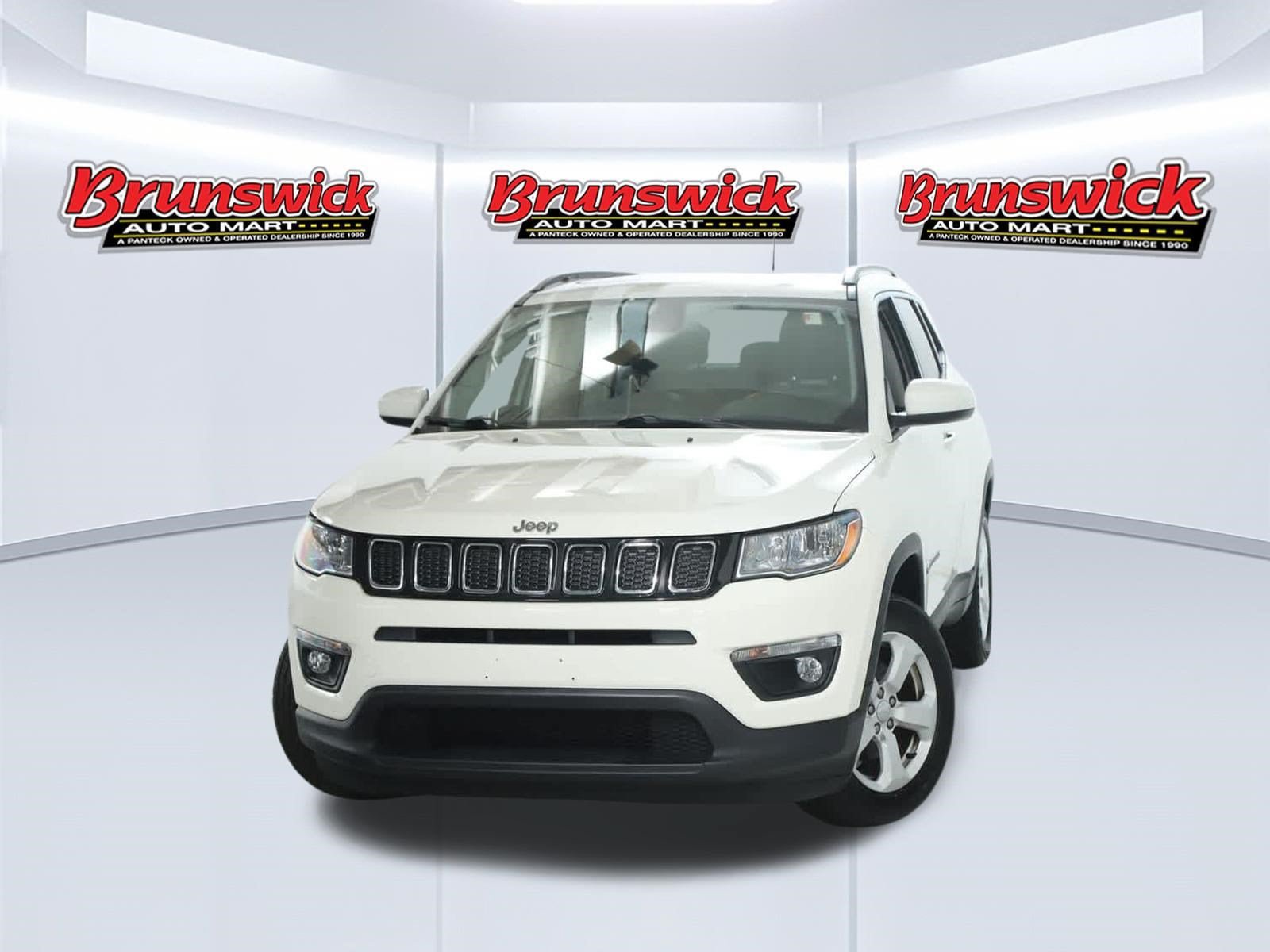 Used 2017 Jeep Compass Latitude w/ Popular Equipment Group AWD/4WD image 2