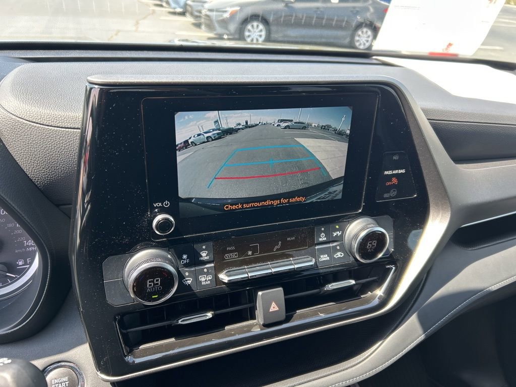 Used 2023 Toyota Highlander L image 12