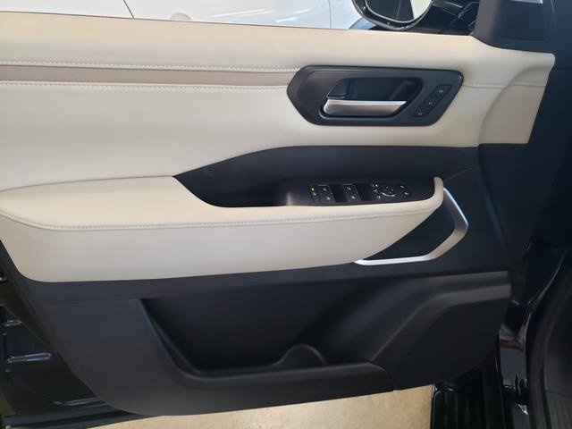 New 2025 Nissan Armada Platinum Reserve image 11