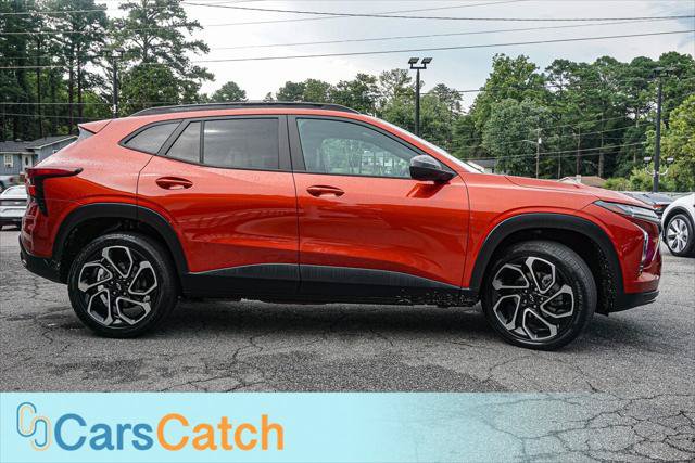 Used 2024 Chevrolet Trax RS w/ Driver Confidence Package FWD image 2