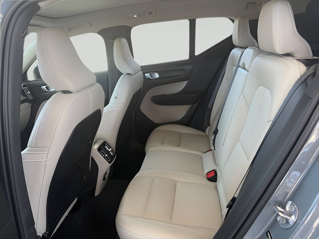 Used 2023 Volvo XC40 B4 Plus w/ Protection Package Premier FWD image 12