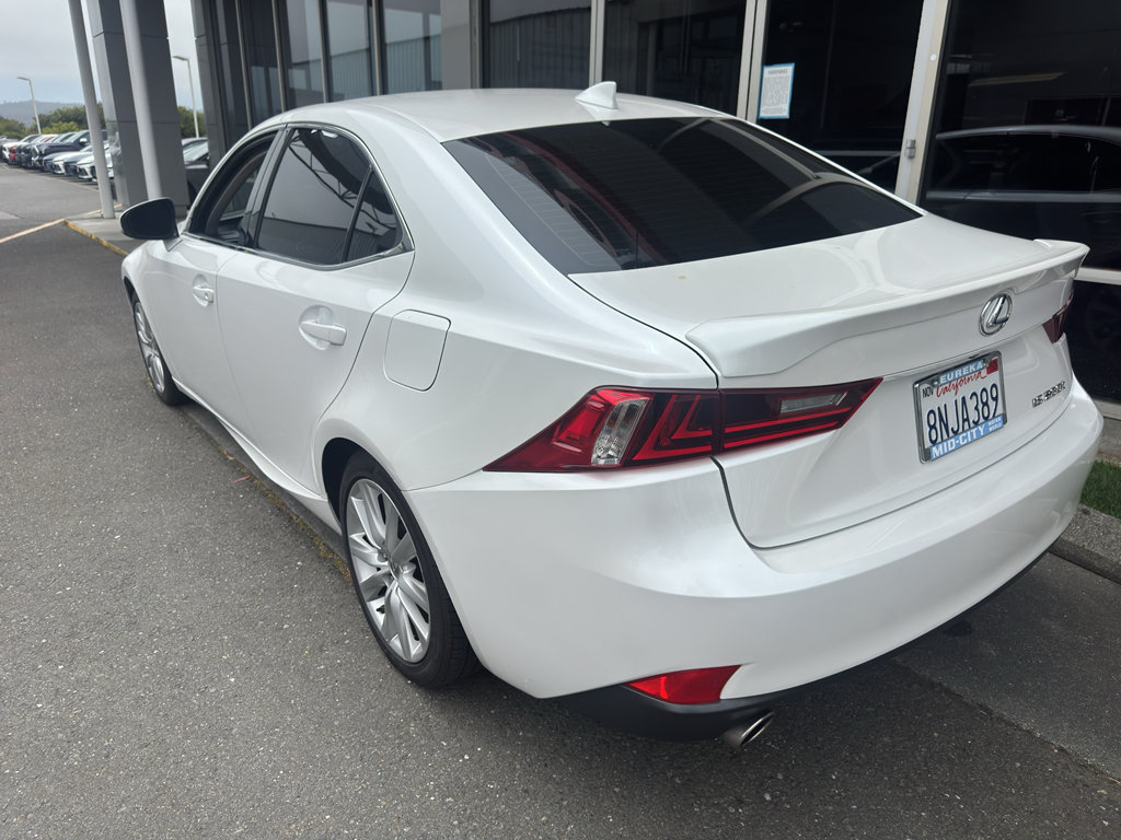 Used 2016 Lexus IS 200t RWD image 10