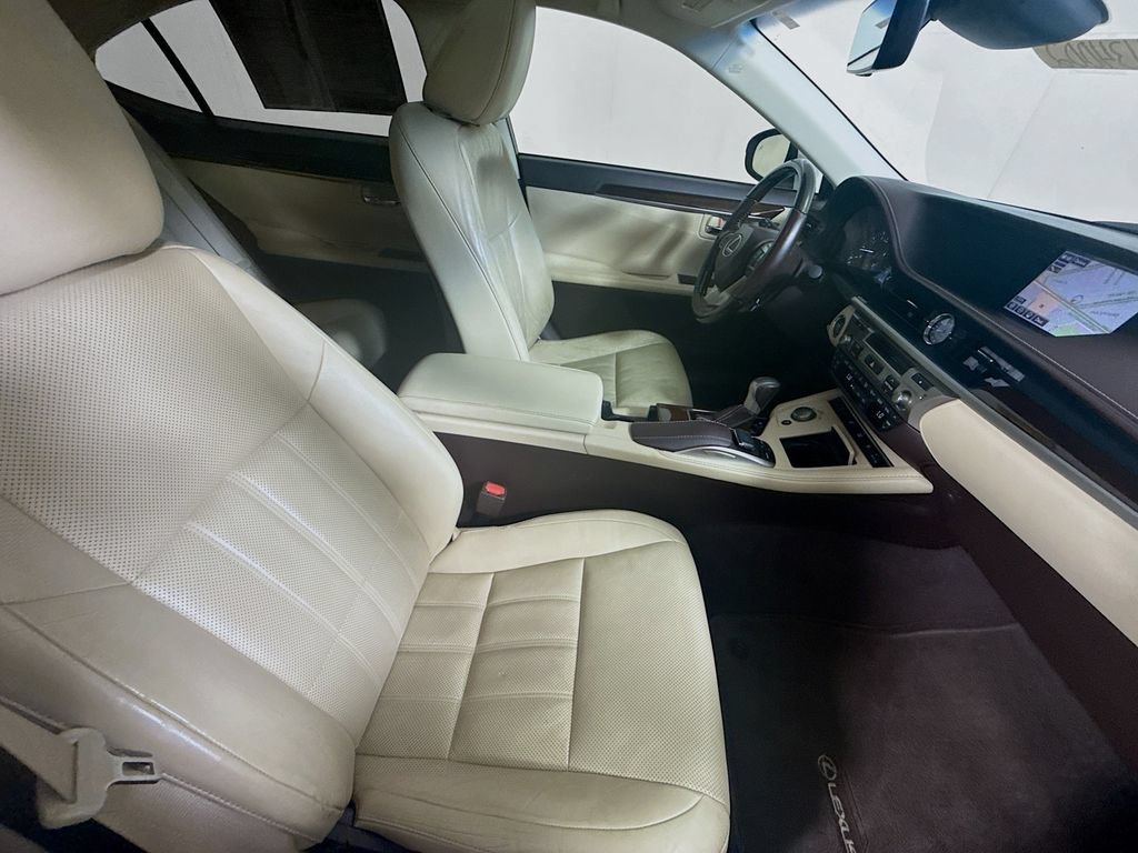 Used 2016 Lexus ES 350 w/ Luxury Package w/Wood Trim FWD image 27