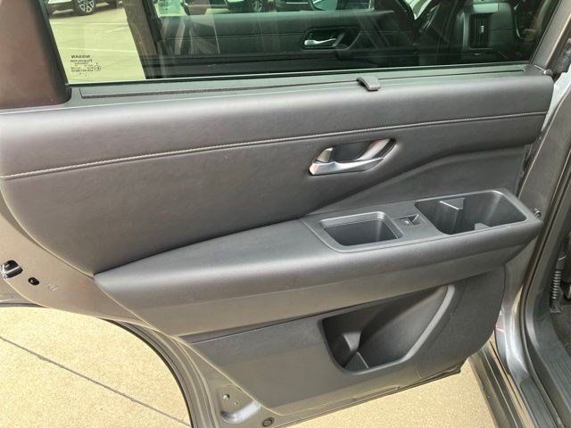 Used 2025 Nissan Pathfinder SL AWD/4WD image 22