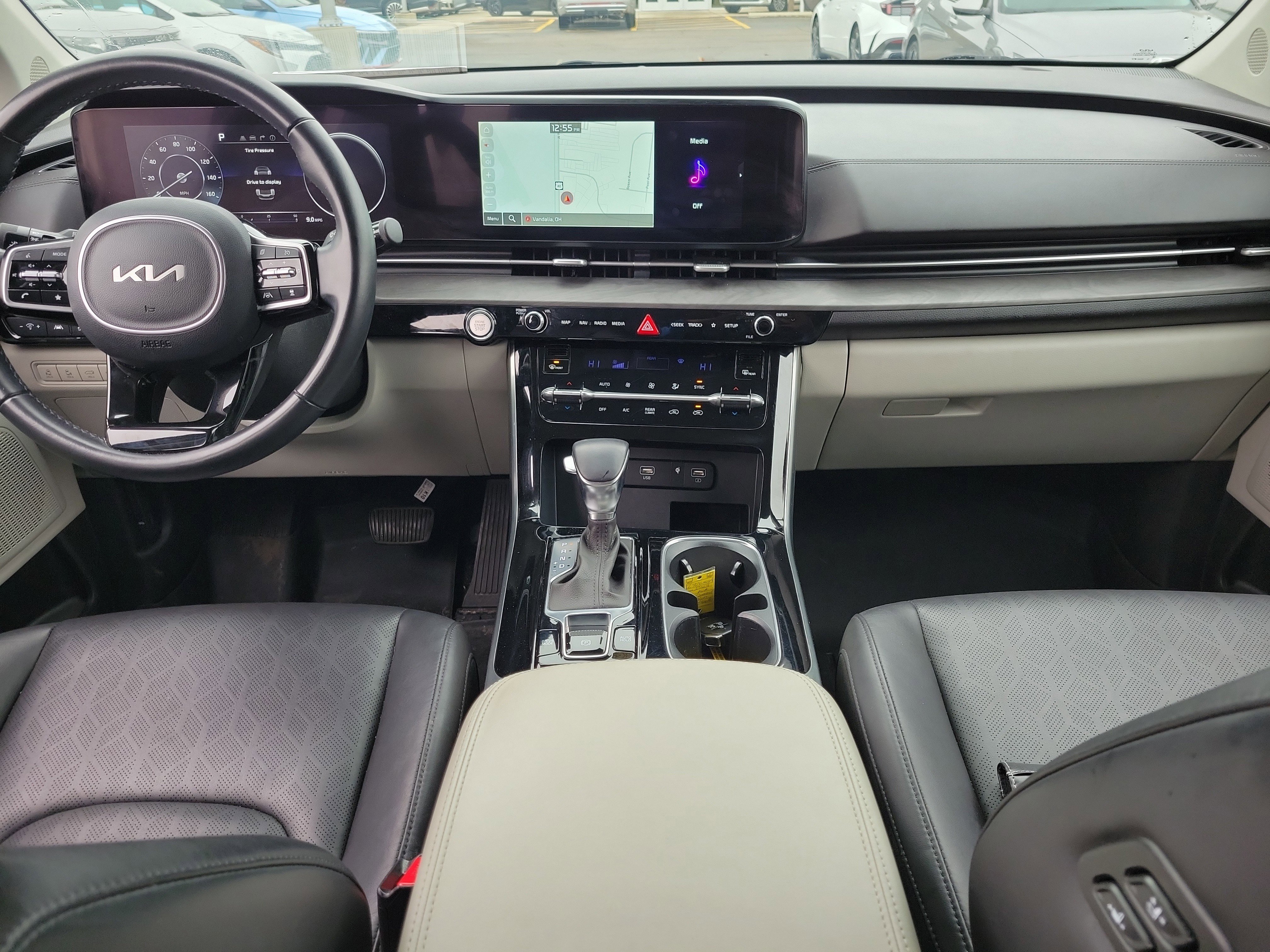 Used 2023 Kia Carnival SX image 9