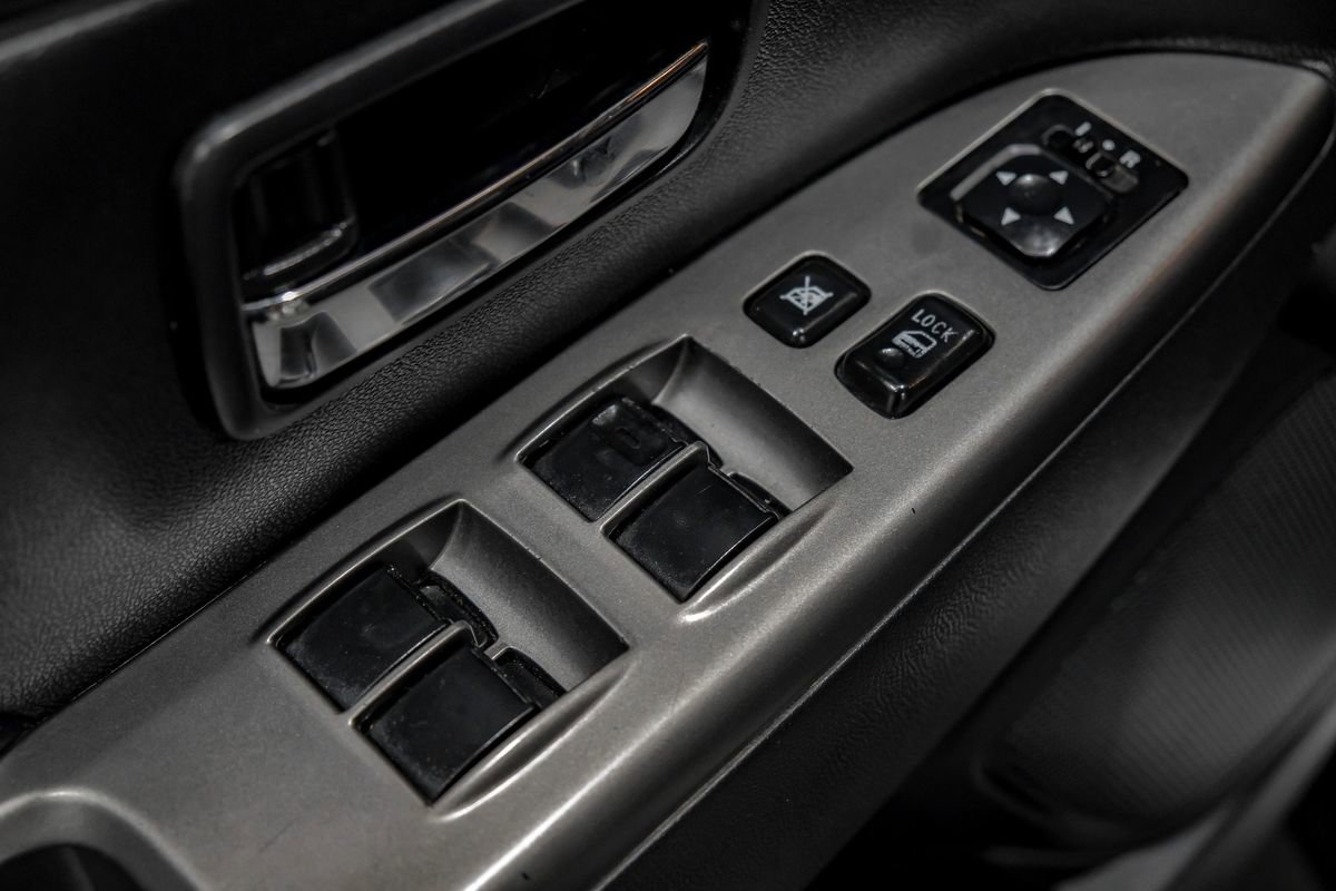 Used 2018 Mitsubishi Outlander Sport SE FWD image 29