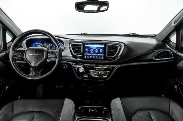 Used 2019 Chrysler Pacifica Touring-L w/ S Appearance Package FWD image 11