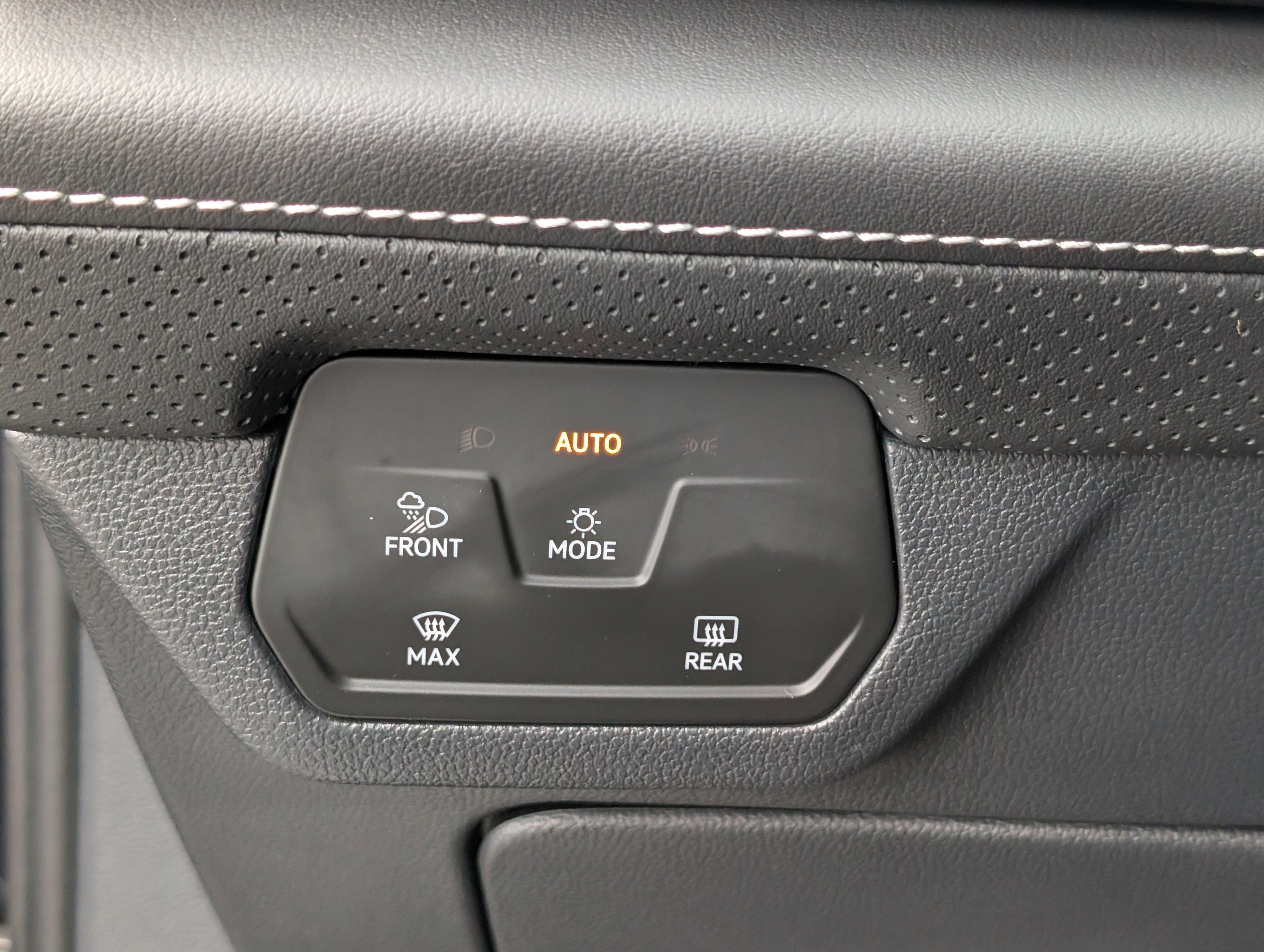 Used 2025 Volkswagen Atlas Cross Sport SE image 21