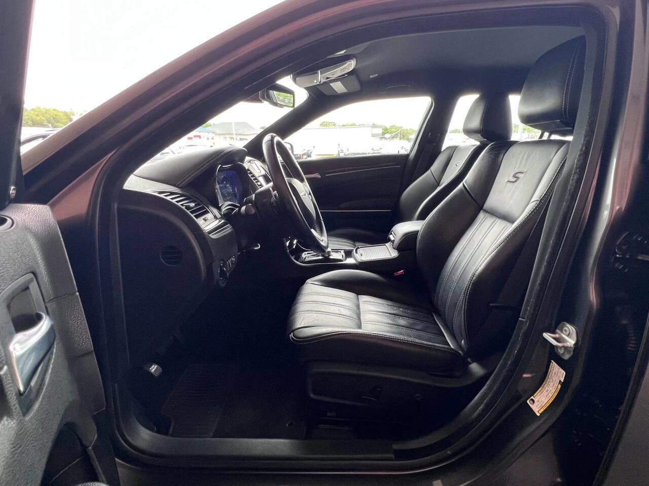 Used 2018 Chrysler 300 S image 10