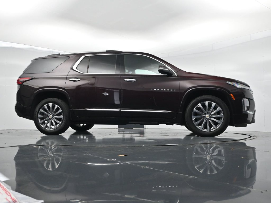 Used 2023 Chevrolet Traverse Premier FWD image 33