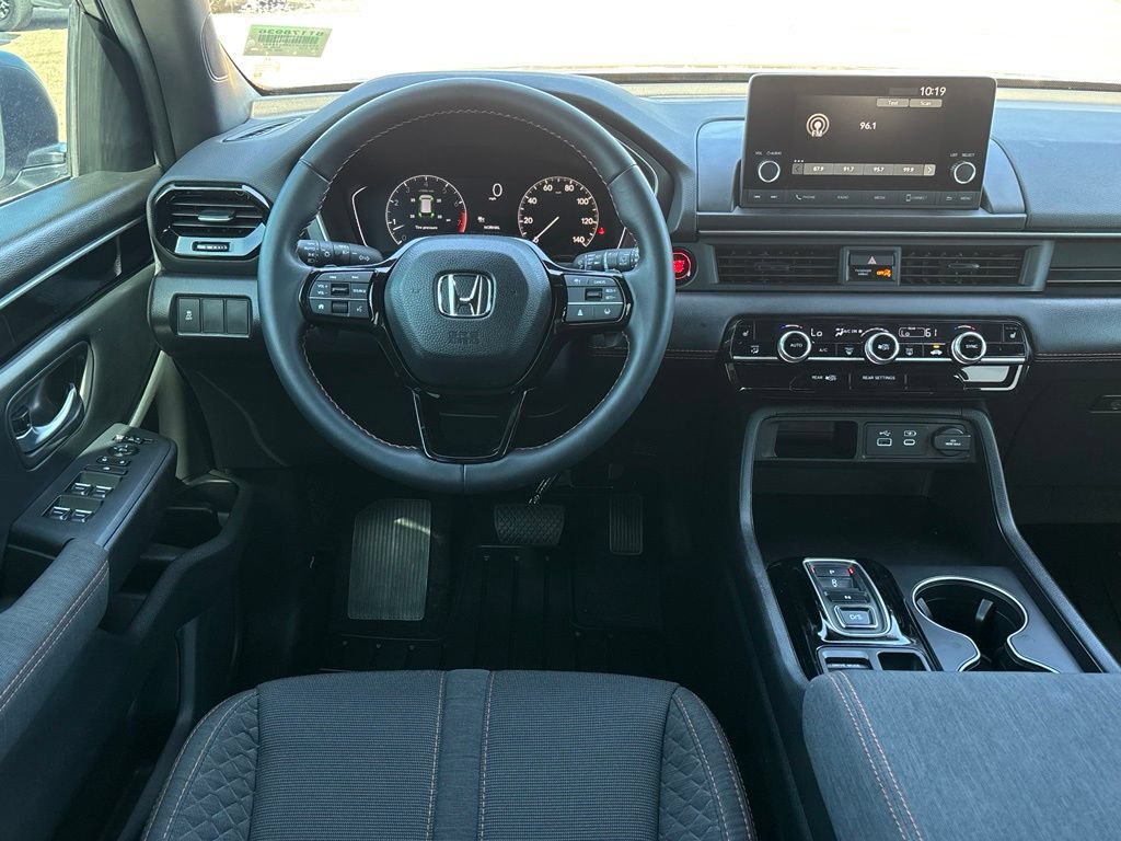 Used 2025 Honda Pilot Sport image 10
