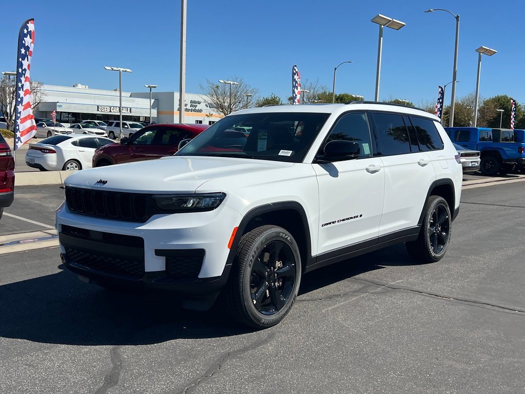 New 2025 Jeep Grand Cherokee L Altitude image 2