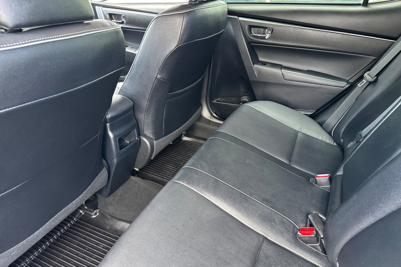 Used 2018 Toyota Corolla XLE image 15