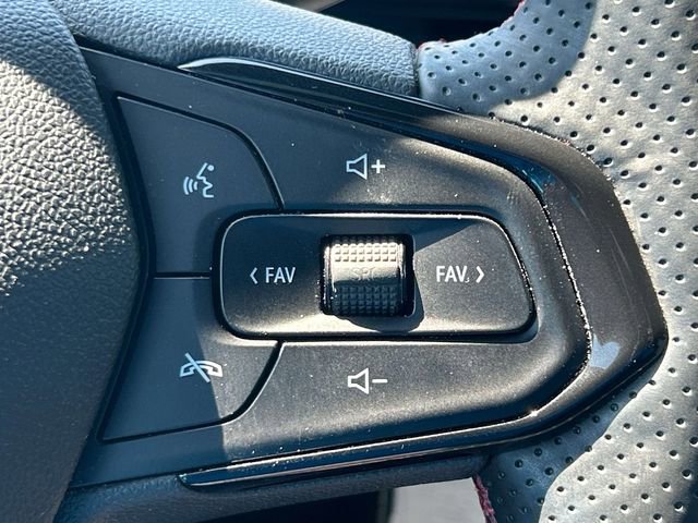 Used 2024 Chevrolet Trax RS w/ Sunroof Package image 29