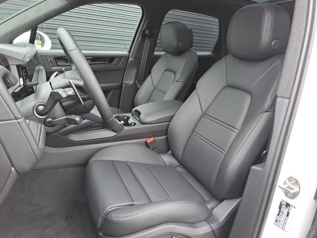 New 2026 Porsche Cayenne GTS AWD/4WD image 4