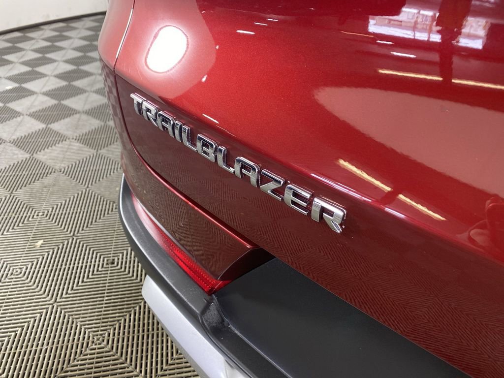 Certified 2025 Chevrolet TrailBlazer LT w/ Convenience Package image 32