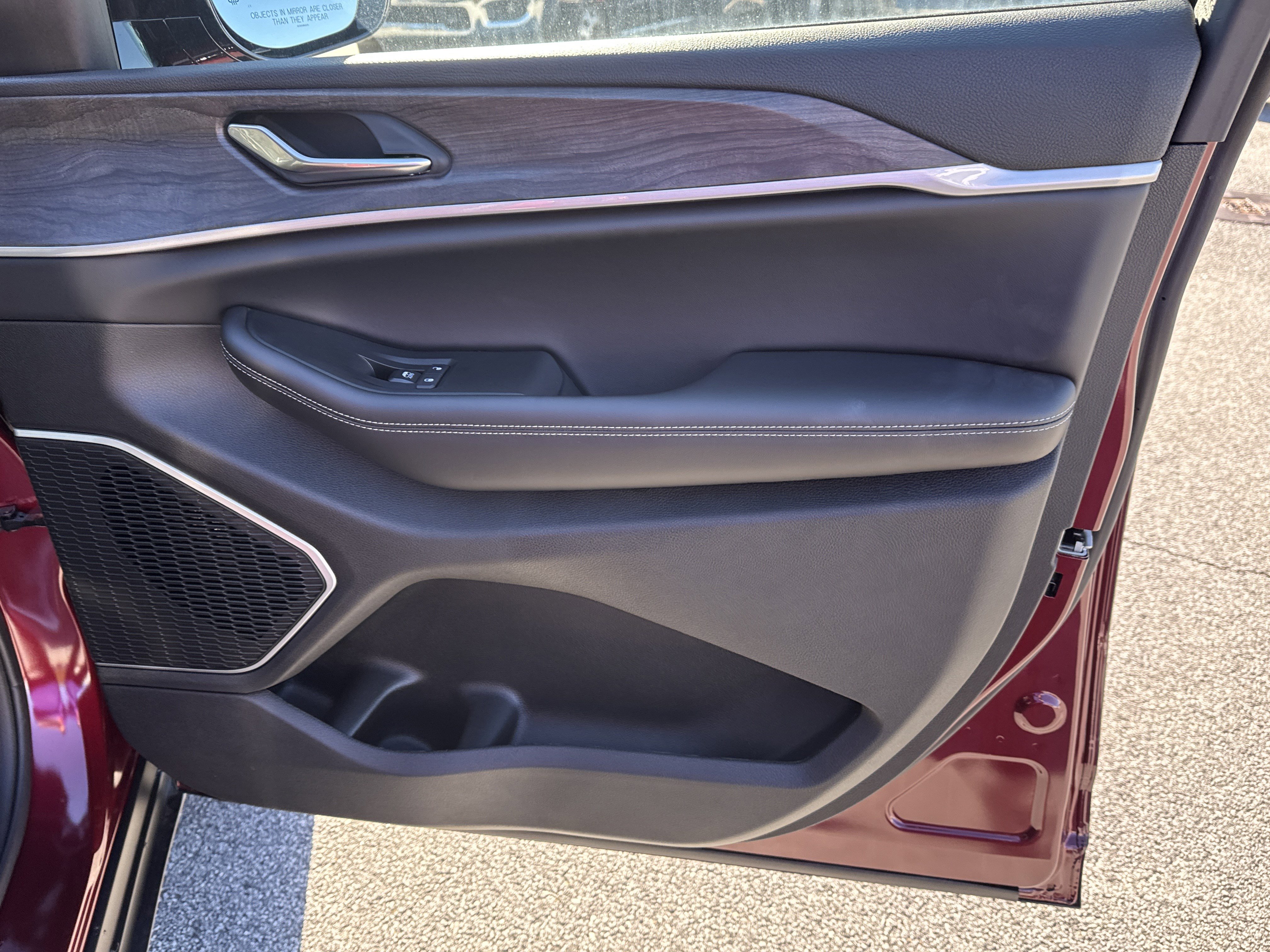 New 2025 Jeep Grand Cherokee Limited w/ Black Appearance Package image 19