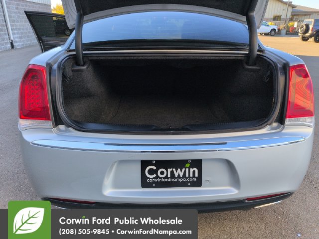 Used 2019 Chrysler 300 Touring RWD image 27