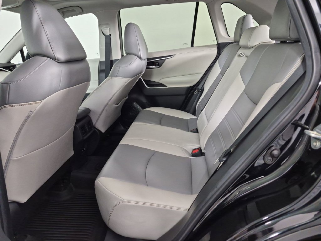 Used 2021 Toyota RAV4 XLE Premium FWD image 30