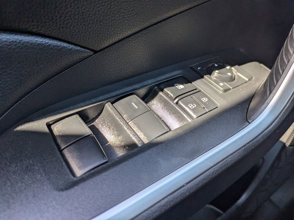 Used 2022 Toyota RAV4 LE image 21