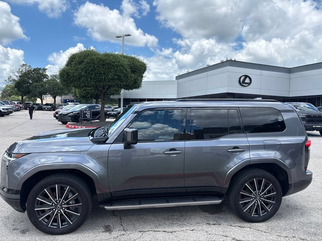 Used 2024 Lexus GX 550 w/ Accessory Package (2T) AWD/4WD image 2