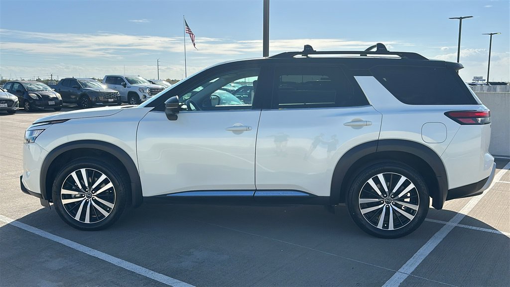 Used 2024 Nissan Pathfinder Platinum FWD image 11