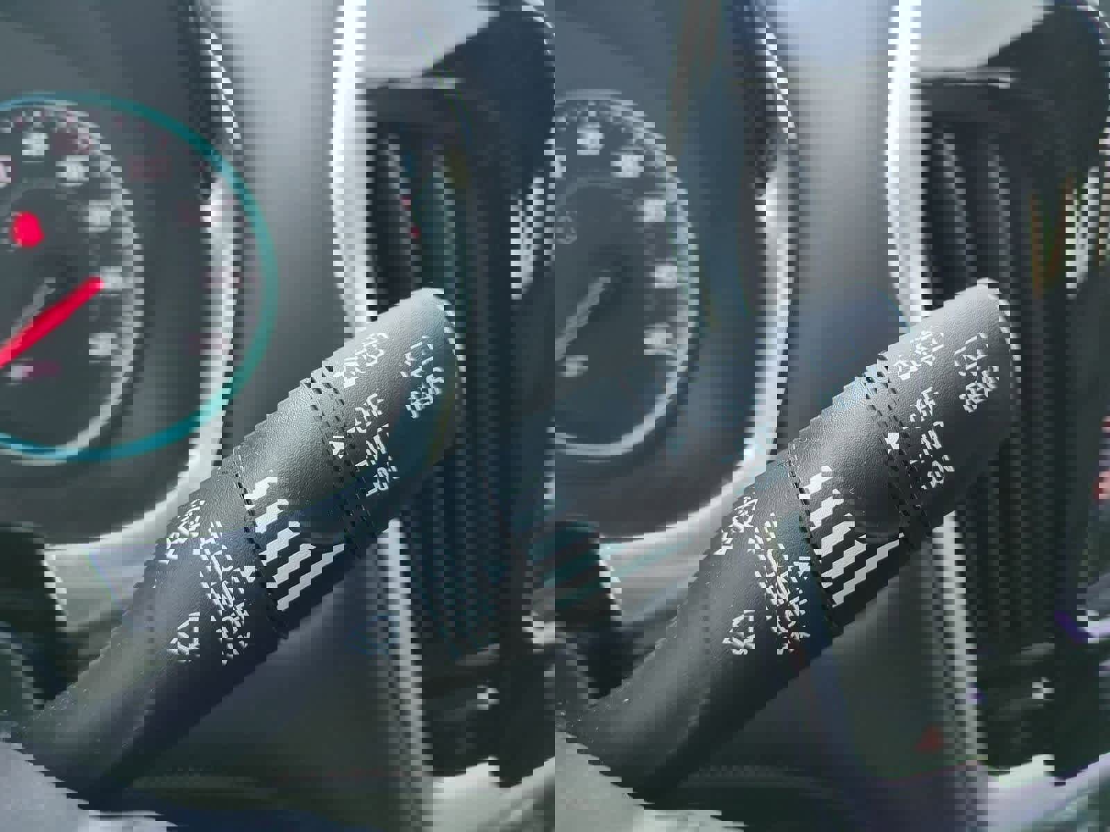 Used 2022 Chevrolet Traverse RS image 25