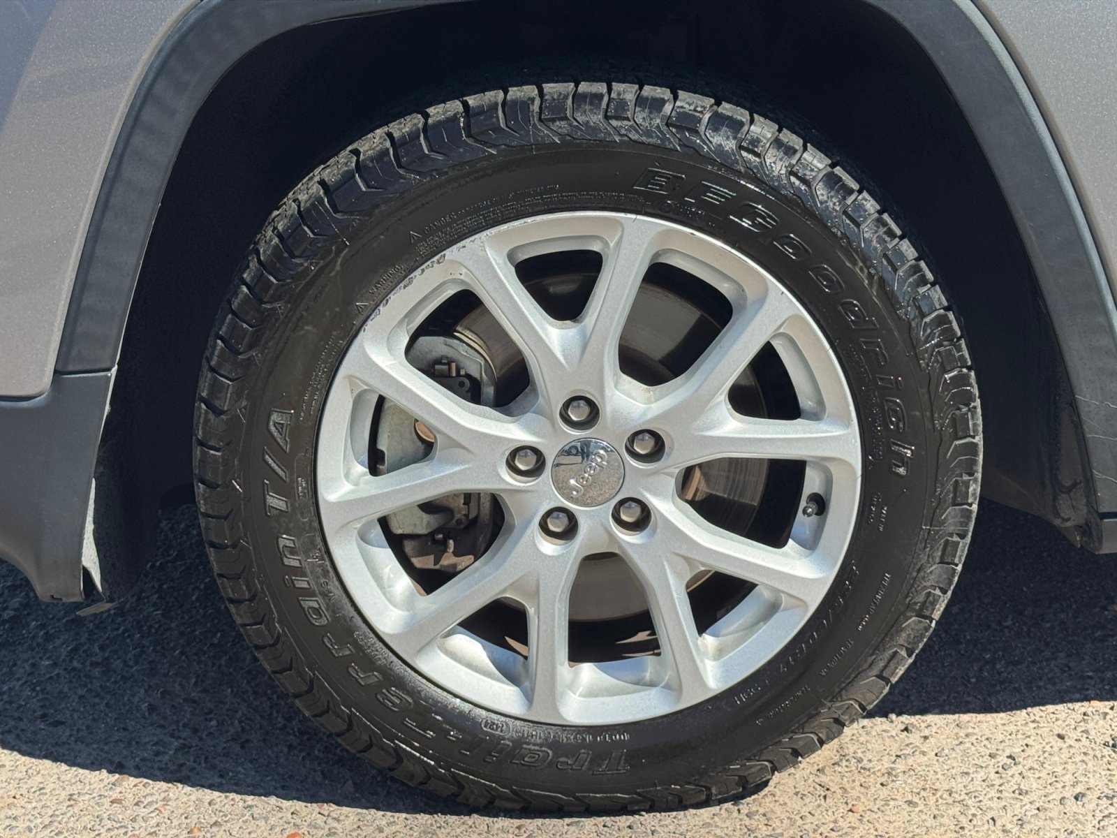 Used 2017 Jeep Cherokee Latitude w/ Comfort/Convenience Group FWD image 9