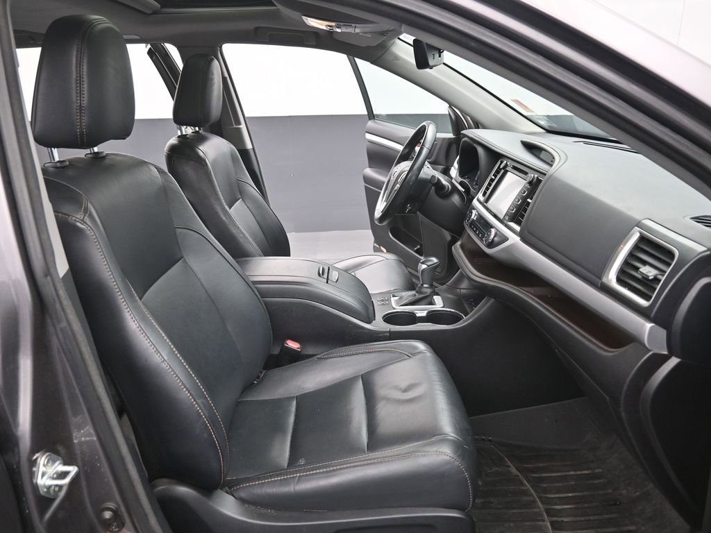 Used 2025 Nissan Frontier PRO-4X image 21