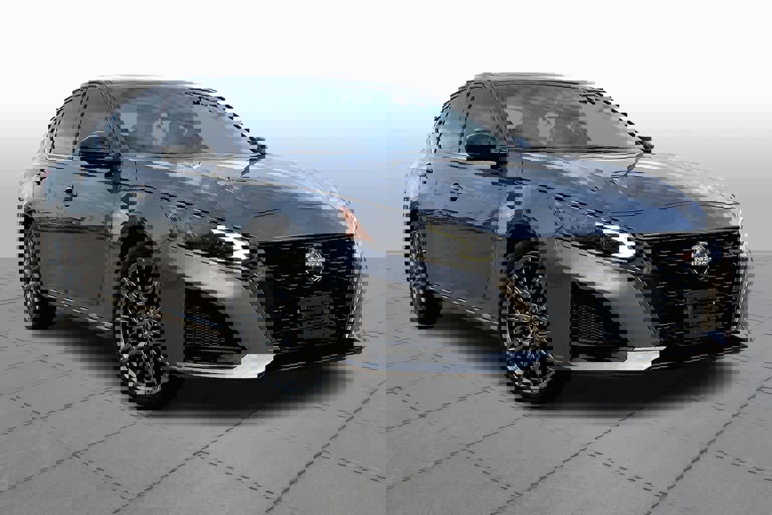 Used 2023 Nissan Altima 2.0 SR image 3