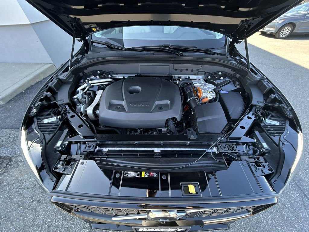 Certified 2025 Volvo XC60 T8 Plus w/ Climate Package image 10
