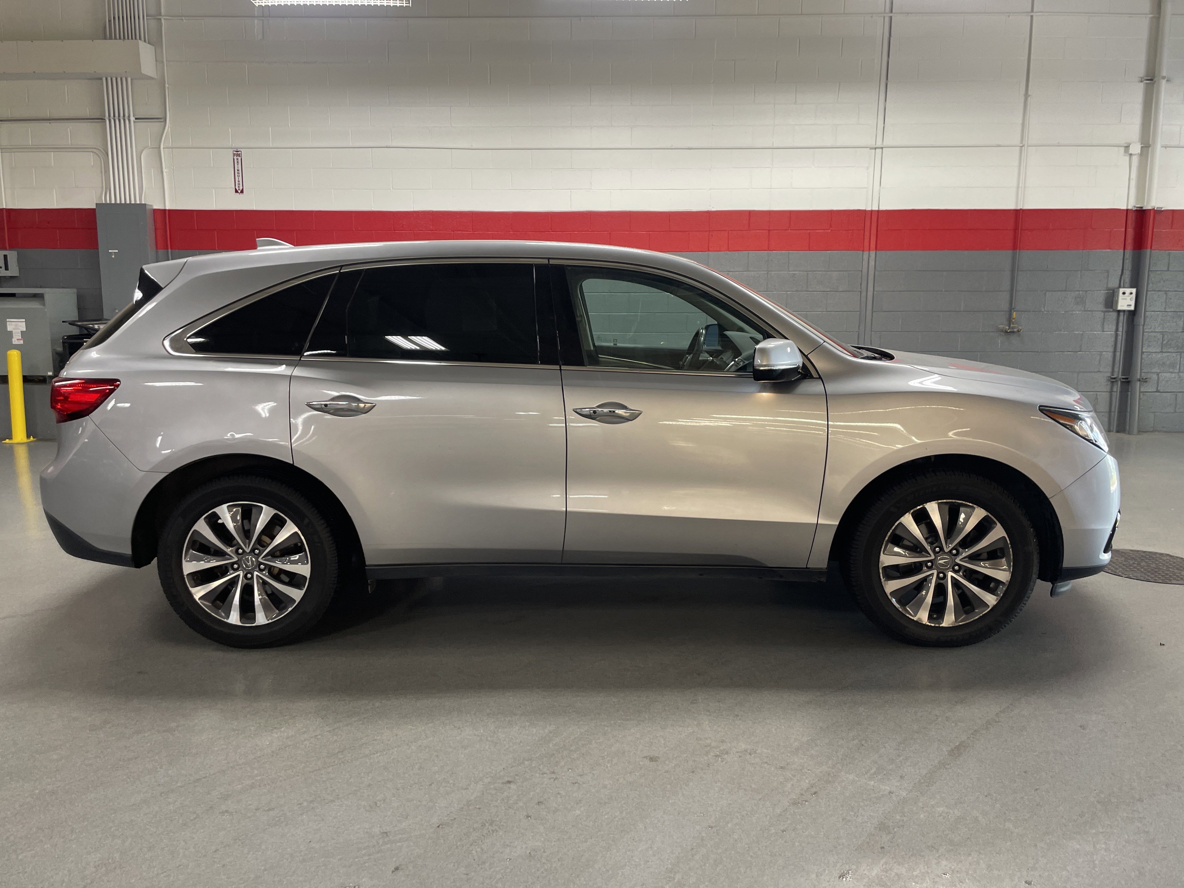 Used 2016 Acura MDX SH-AWD w/ Technology Package image 6