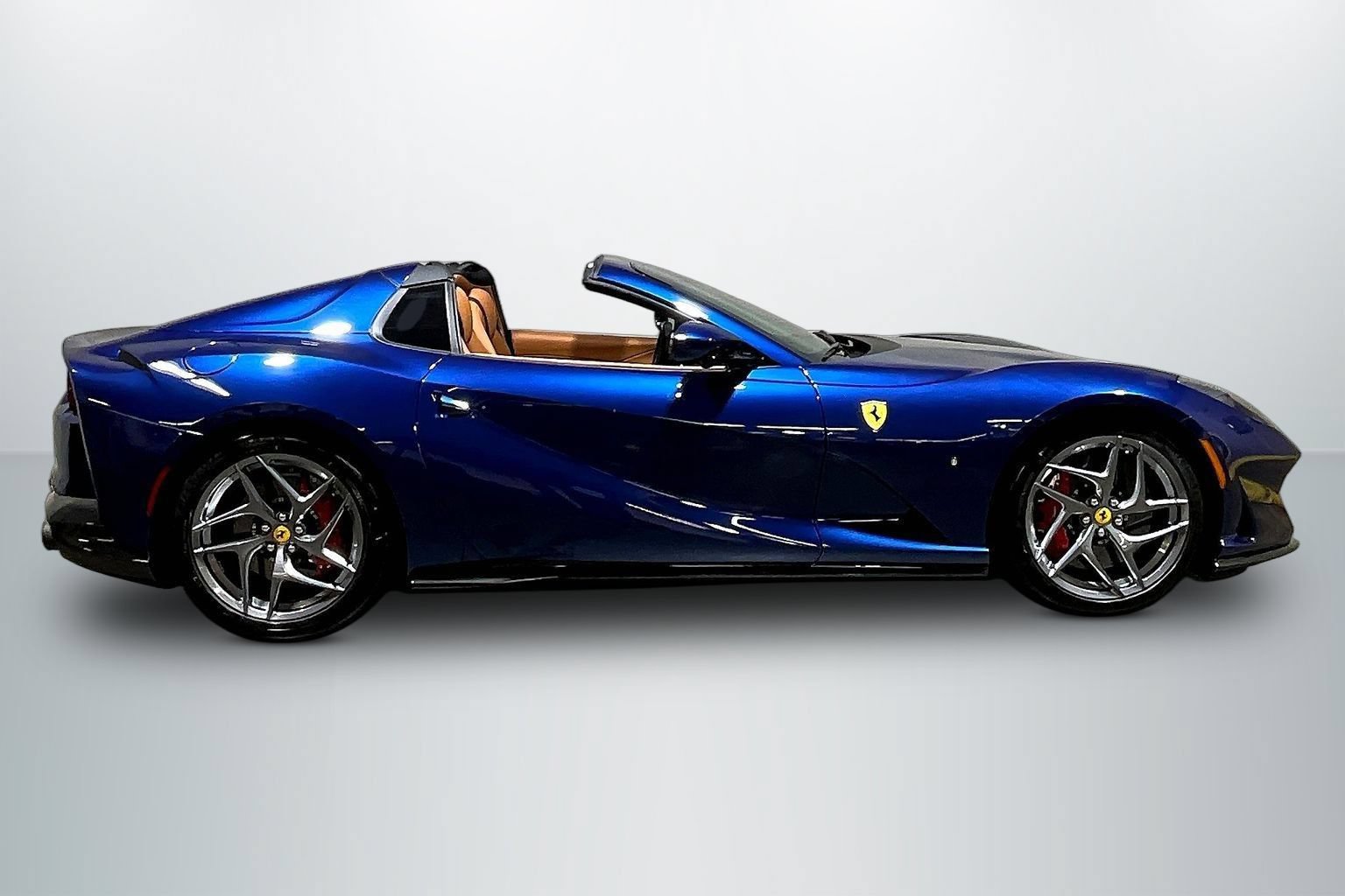 Used 2022 Ferrari 812 GTS RWD image 4